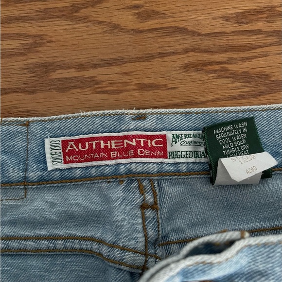 SOLD!!   Men’s American Eagle shorts. Size 34 - Picture 6 of 6